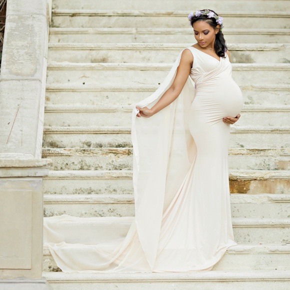 Hera Gown Slim-Fit Cape Maternity Gown - Picture 5 of 5